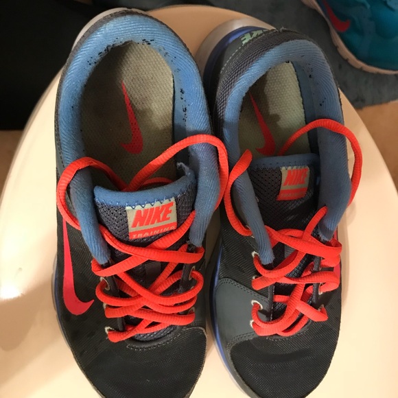 Nike shoes - Picture 2 of 5